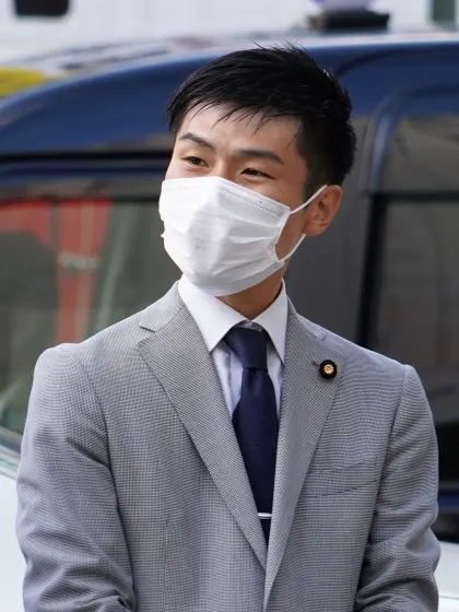 山添拓